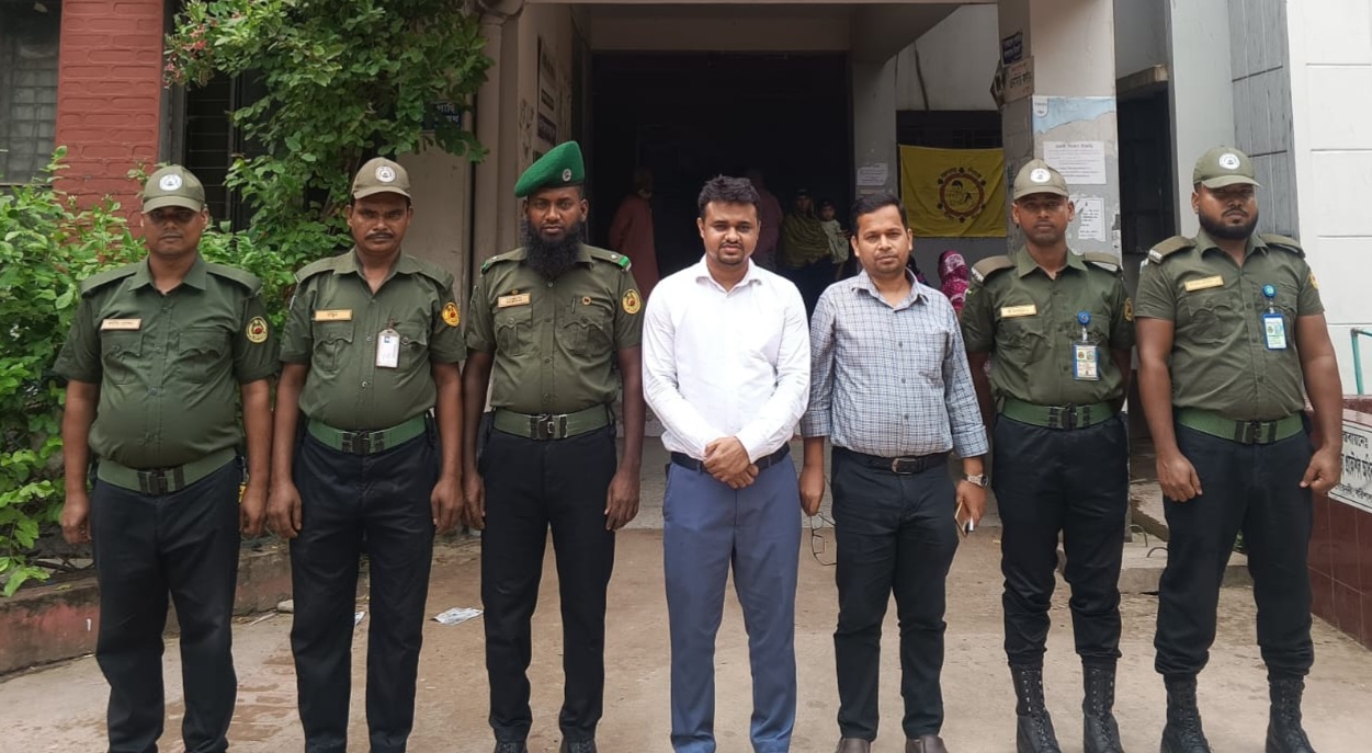 গৌরনদী উপজেলা স্বাস্থ্য কমপ্লেক্সের নিরাপত্তায় আনসার সদস্য মোতায়েন