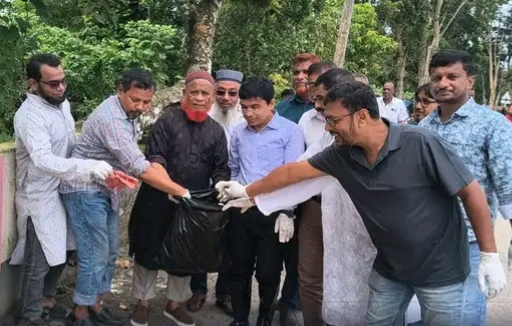গৌরনদীতে পুনঃখননকৃত সরিকল-বাটাজোর খালে ‘ক্লিন অ্যান্ড গ্রিন’ কর্মসূচি