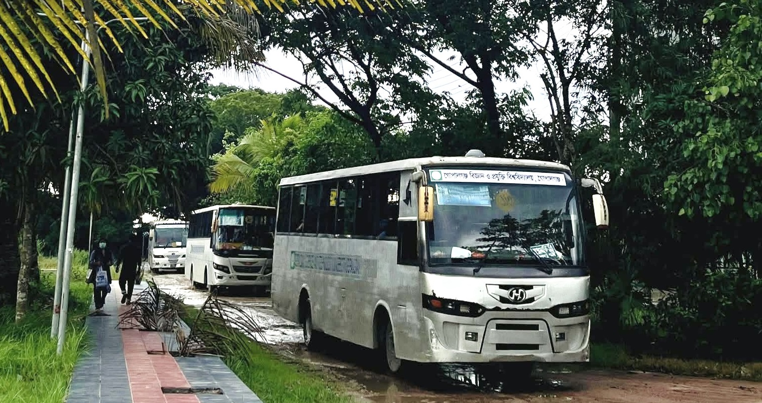গোবিপ্রবিতে ঘণ্টায় ঘণ্টায় বাসসেবা বন্ধ, চরম ভোগান্তিতে শিক্ষার্থীরা