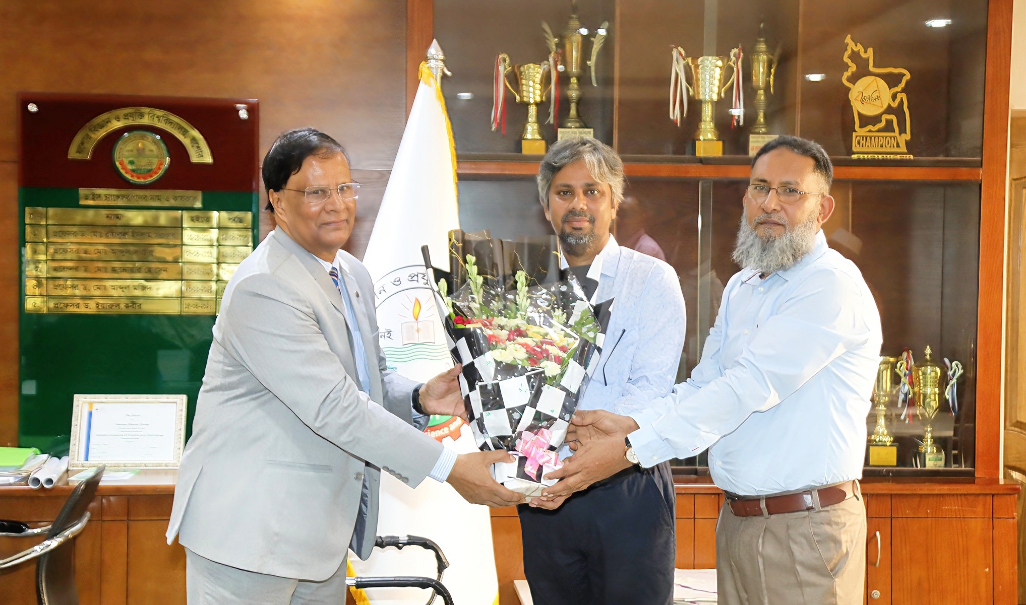 যবিপ্রবির নতুন কোষাধ্যক্ষের যোগদান