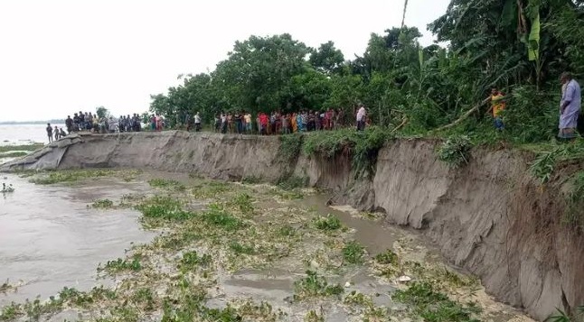 নদী ভাঙনে বিপর্যস্ত জনজীবন: বসতভিটা হারিয়ে দিশেহারা মানুষ