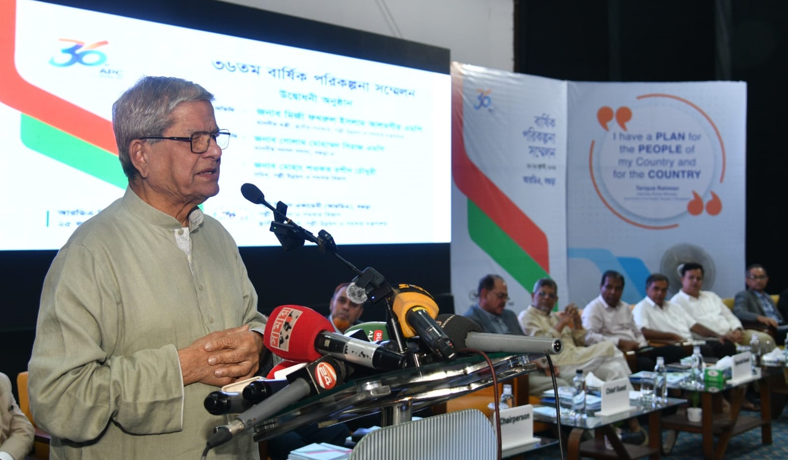 রাজনৈতিক বিতর্ক নয়, গবেষণা ও উদ্ভাবনে গুরুত্ব দেওয়ার আহ্বান স্থানীয় সরকার মন্ত্রীর