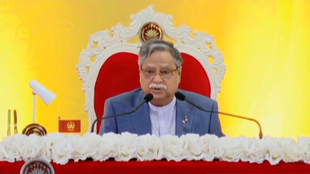 সশস্ত্র বাহিনীকে আধুনিক চতুর্মাত্রিক বাহিনী হিসেবে গড়ে তুলতে সরকার অঙ্গীকারবদ্ধ: রাষ্ট্রপতি