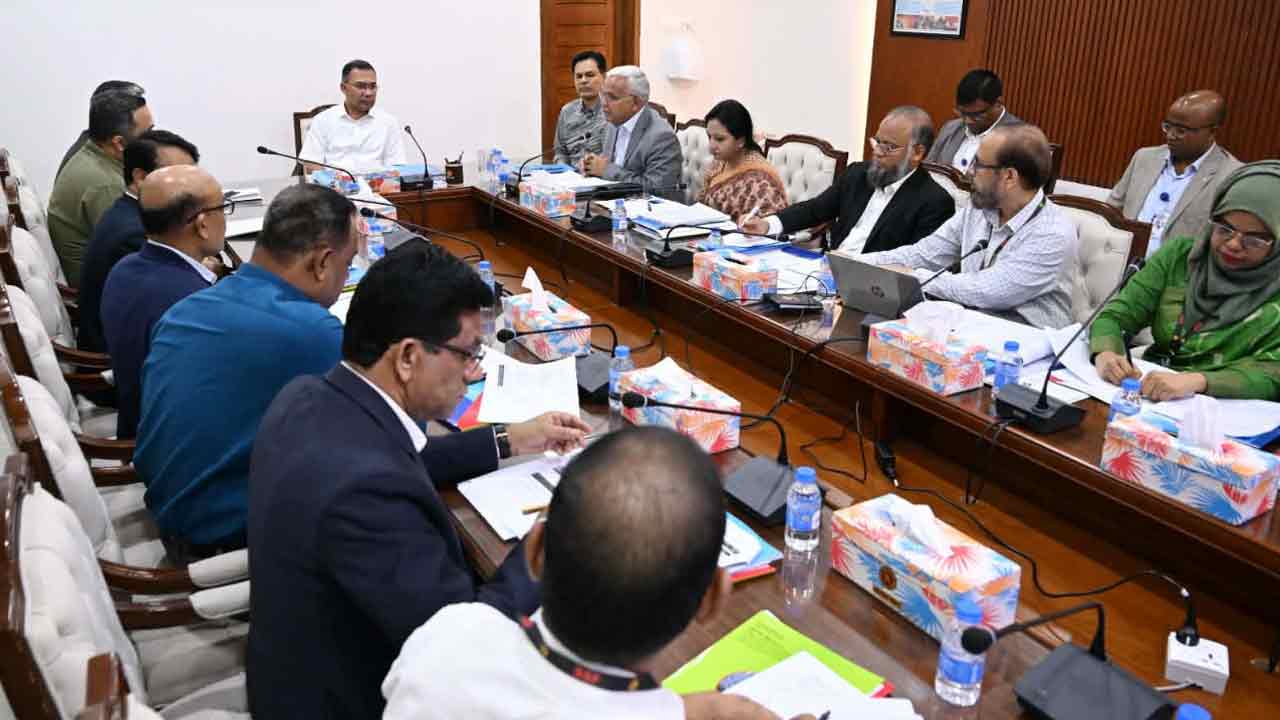 প্রধানমন্ত্রীর সভাপতিত্বে ফ্যামিলি কার্ড কার্যক্রম পরিকল্পনা নিয়ে বৈঠক