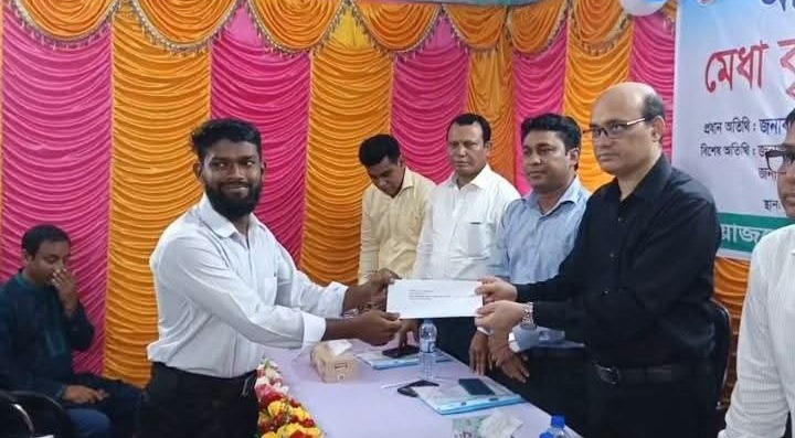 ঝালকাঠিতে সরকারি শিশু পরিবারে অভিভাবক সমাবেশ, ৬ শিক্ষার্থীর হাতে ১ লাখ ৩৬ হাজার টাকার মেধাবৃত্তি