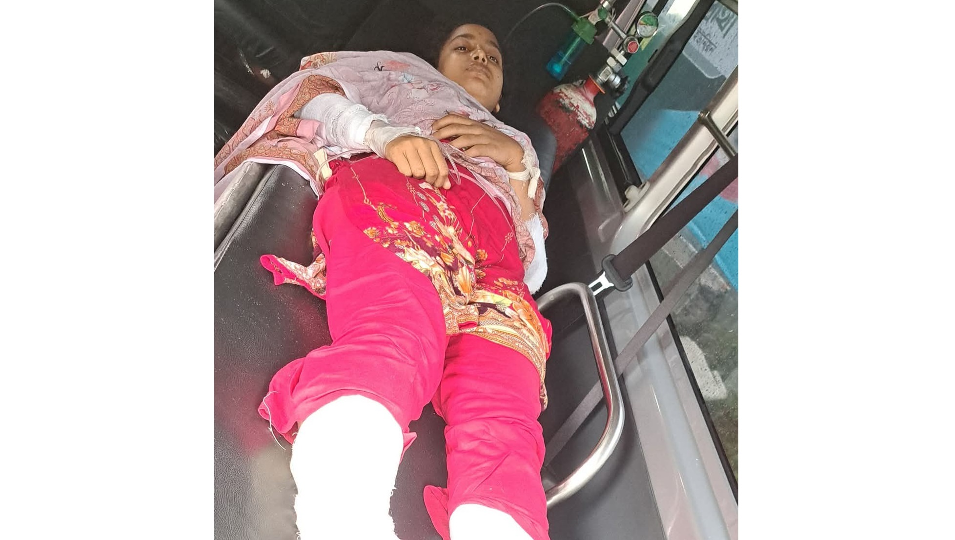 ৬ বছর আগে ফেরিওয়ালার মৃত্যু, তবু জাগেনি পল্লী বিদ্যুতের টনক—রায়পুরে আবার ছেঁড়া তারে স্কুলছাত্রী গুরুতর আহত