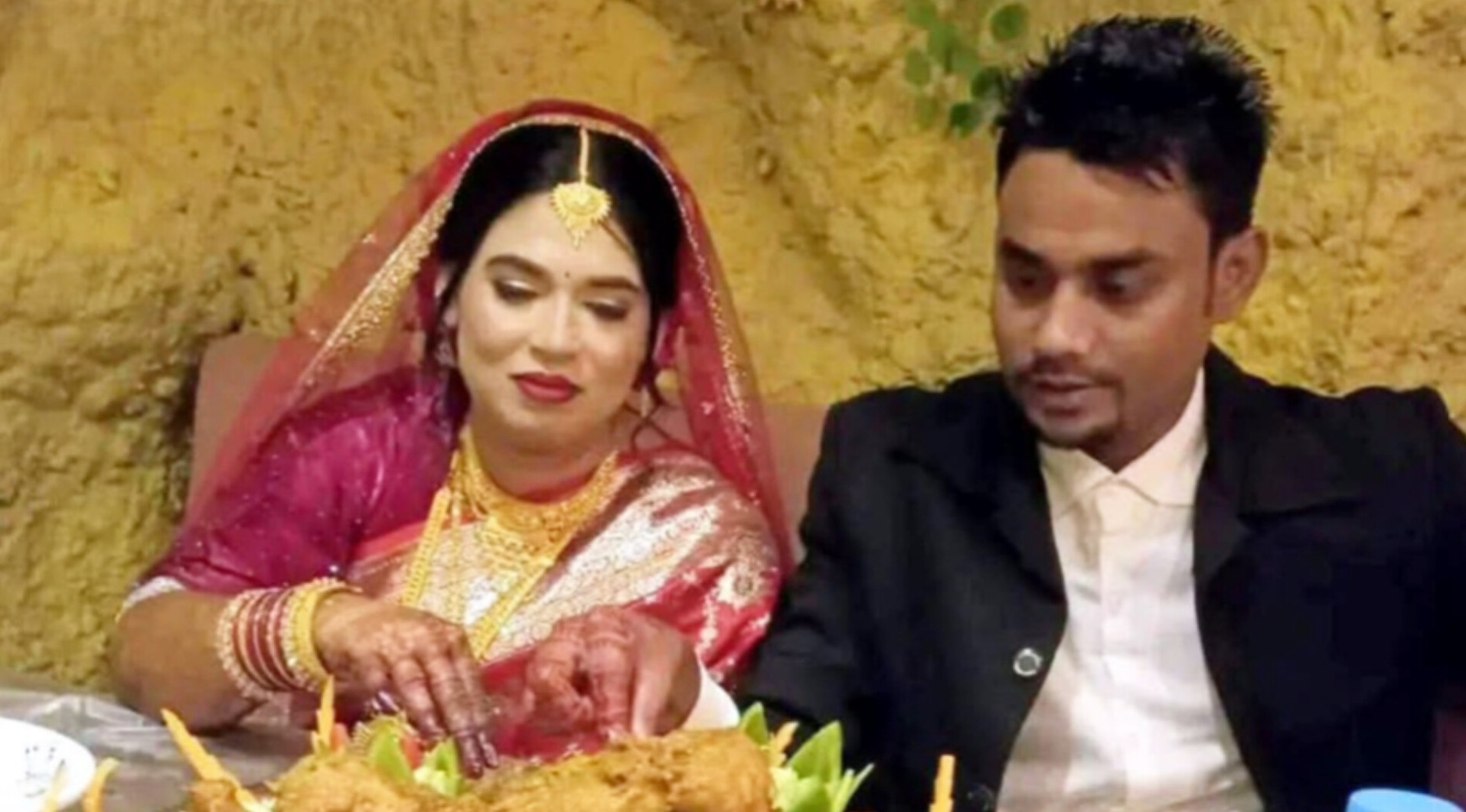 ইতালিতে স্বামী, দেশে প্রেমিকের ঘর-৪ সন্তানের জননীর বিরুদ্ধে থানায় অভিযোগ