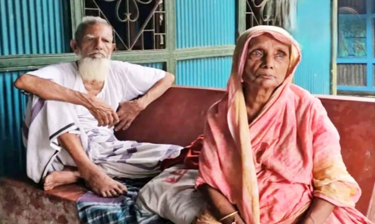 সম্পত্তির কাছে হার মানল সন্তানের মমতা, ঘরছাড়া বৃদ্ধ মা-বাবা
