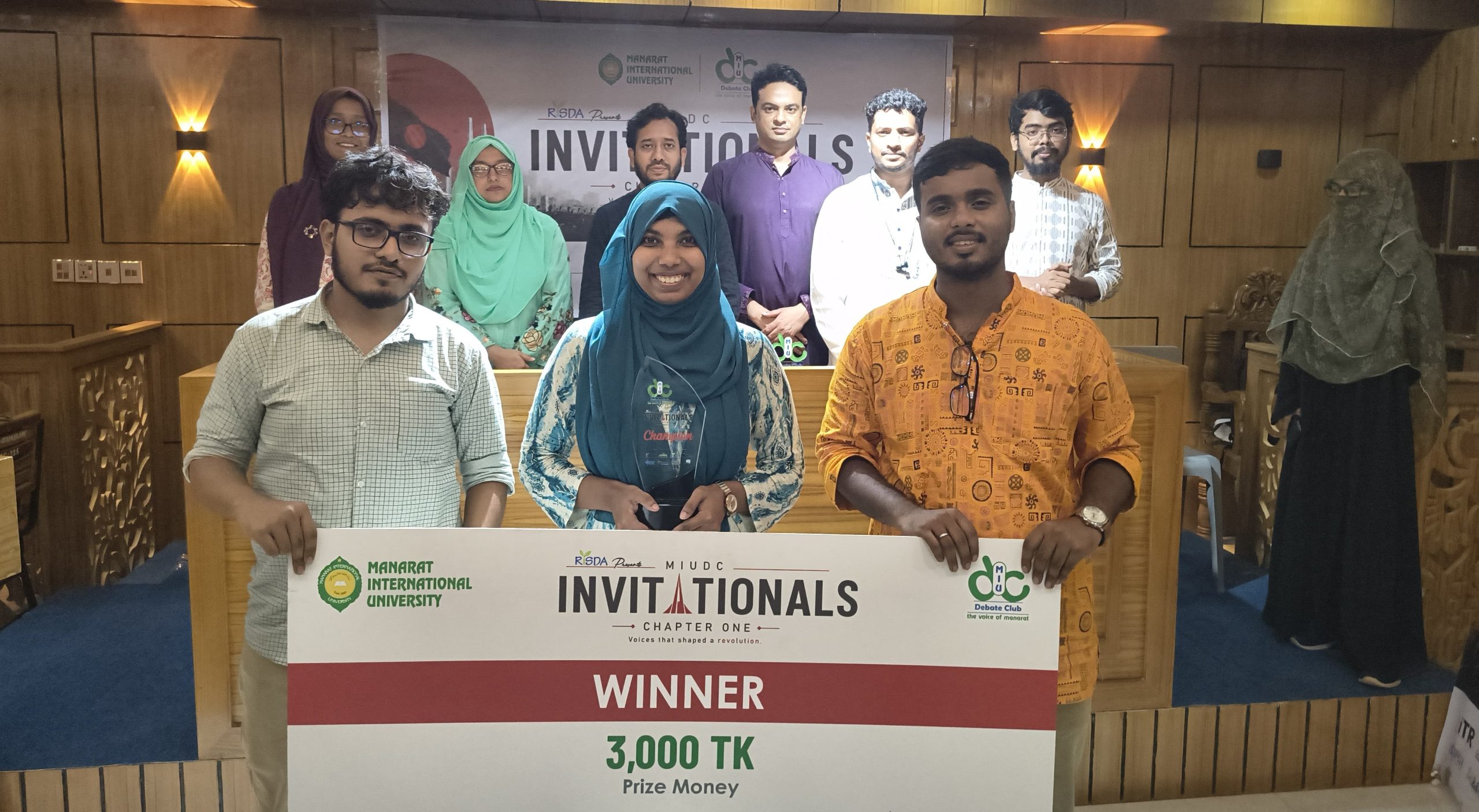 মানারাত বিতর্কে চ্যাম্পিয়ন জেএনইউডিএসের একাত্তরের গণহত্যা