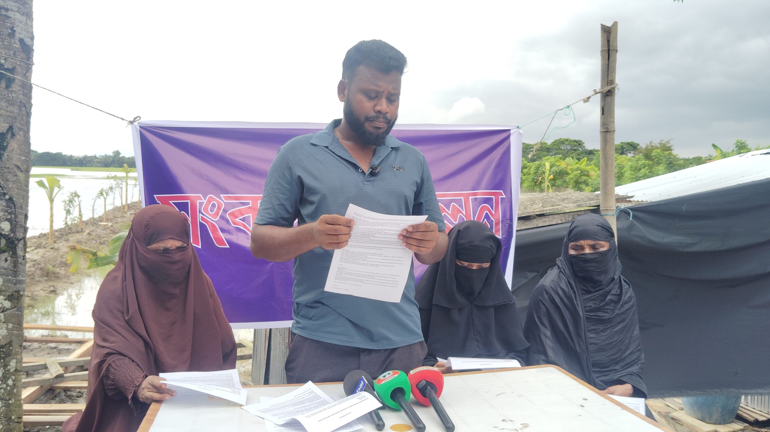 মহিপুরে বিরোধপূর্ণ জমি নিয়ে মিথ্যা অভিযোগের প্রতিবাদে সংবাদ সম্মেলন