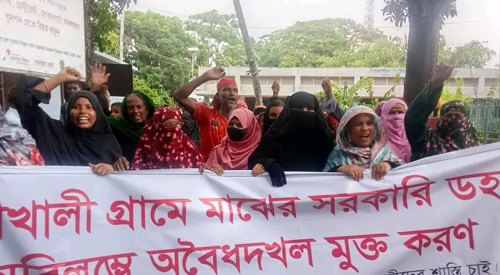 আত্রাইয়ে বৈঠাখালী সরকারি ডহর দখলমুক্তের দাবিতে এলাকাবাসীর অবস্থান