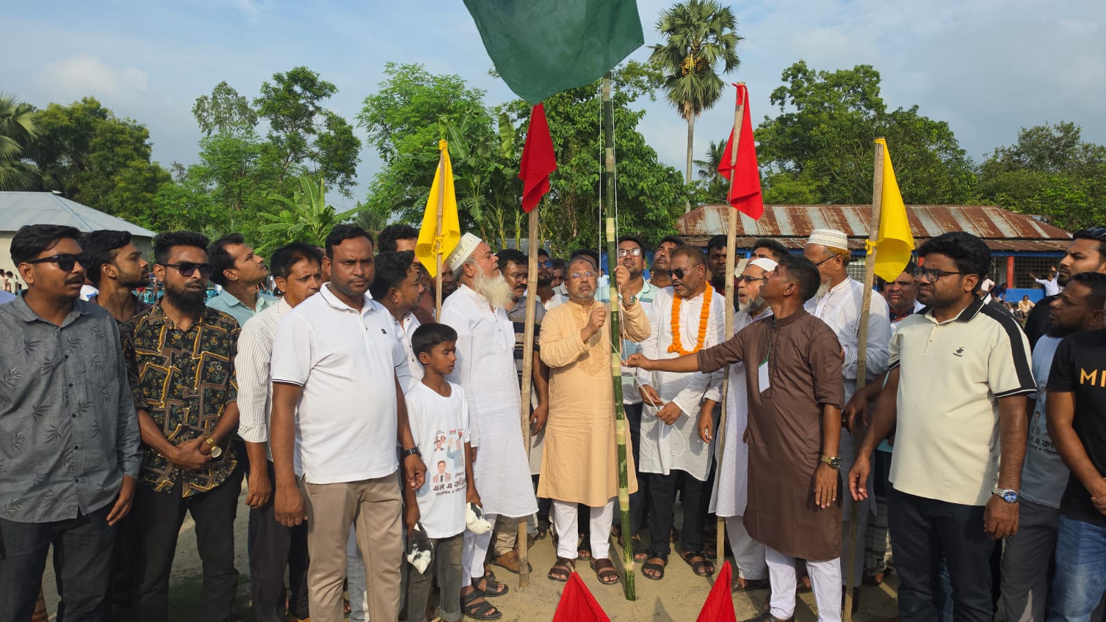সিংড়ায় এড. মুন্টু ও শামীম আল রাজির স্মরণে ফুটবল টুর্নামেন্টের শুভ উদ্বোধন
