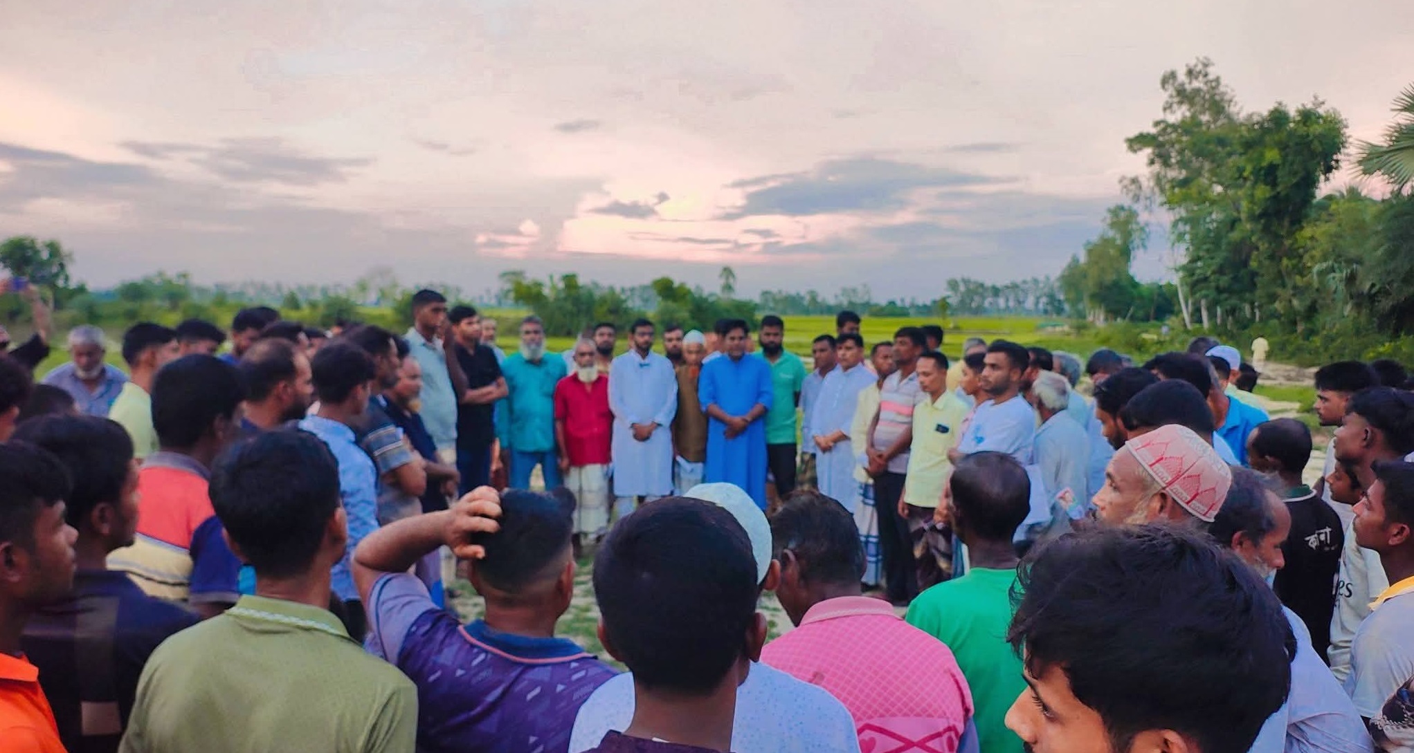 সিংড়ায় ইউপি চেয়ারম্যান প্রার্থী সিহাবের গণসংযোগ ও লিফলেট বিতরণ