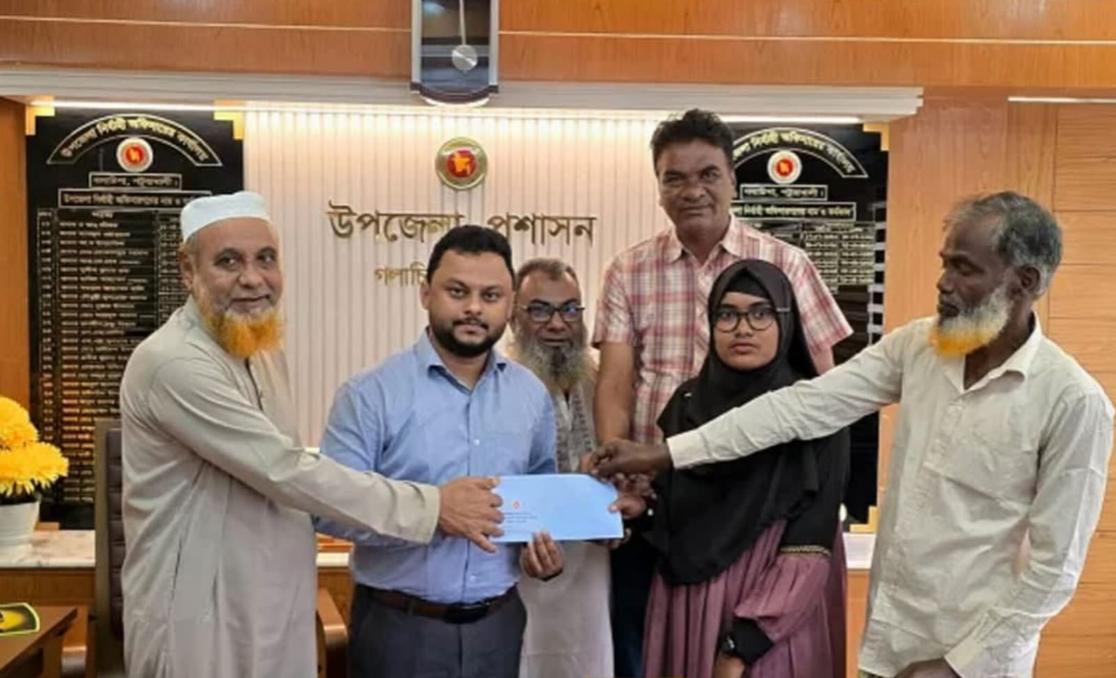 গলাচিপায় জিপিএ-৫ পাওয়া অদম্য মেধাবী ফারজানার স্বপ্ন পূরণে পাশে দাঁড়াল উপজেলা প্রশাসন