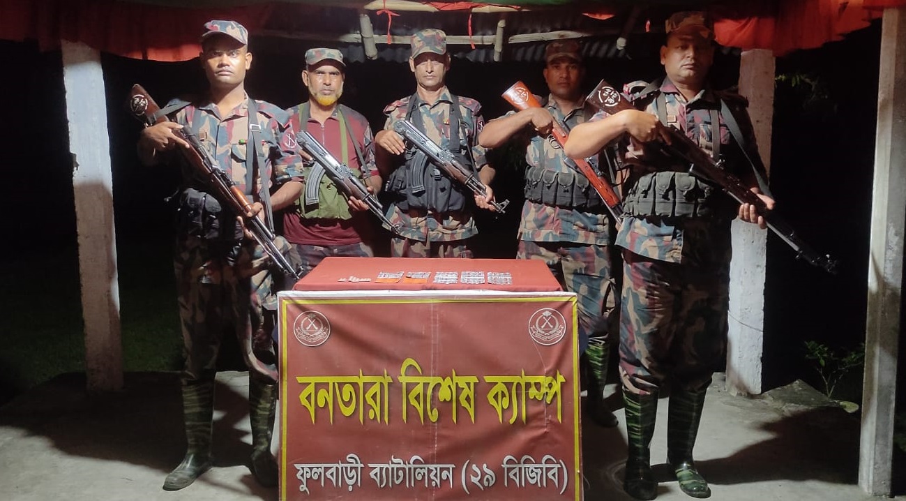 ফুলবাড়ী সীমান্তে বিজিবির পৃথক অভিযানে ভারতীয় নেশাজাতীয় ট্যাবলেট ও বিদেশি মদ আটক