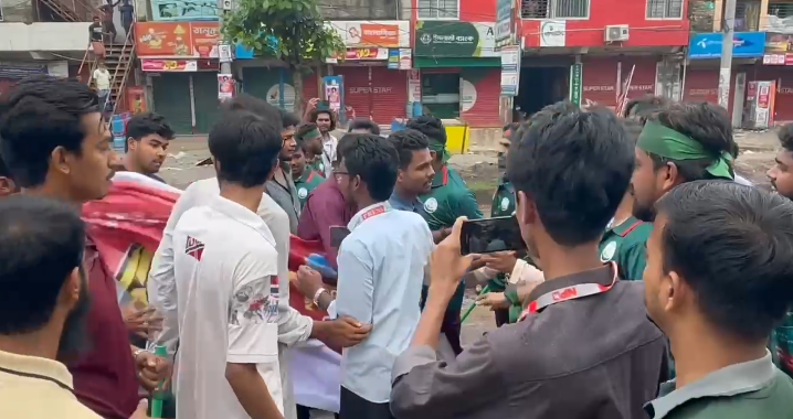 ববিতে শিবিরের জুলাই র‍্যালিতে ছাত্রদলের বাঁধা, পরে দু’পক্ষের সংঘর্ষে আহত ২০