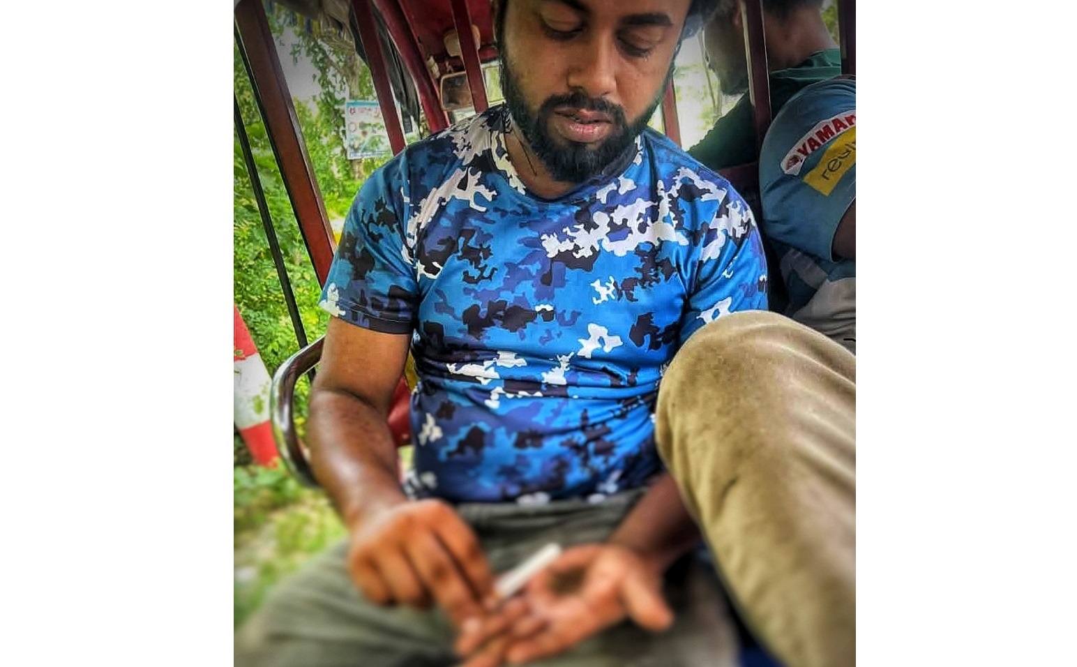 আগৈলঝাড়ায় মাদক বিক্রি ও সেবনে বাধা দেওয়ায় সাংবাদিককে হত্যার হুমকির অভিযোগ
