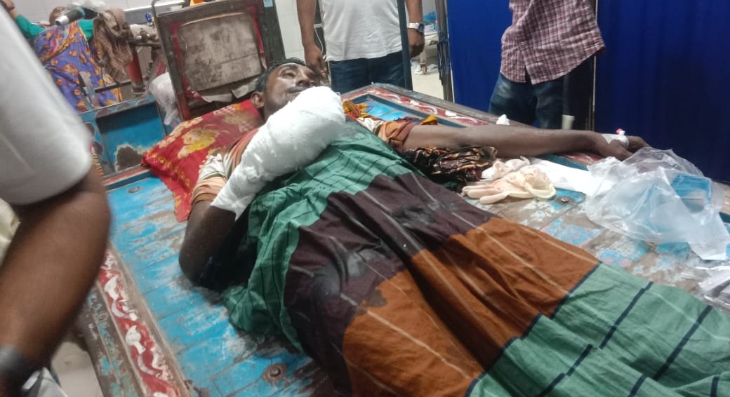 জাজিরায় দুপক্ষের সংঘর্ষে ককটেল বিস্ফোরণ, নিহত ১