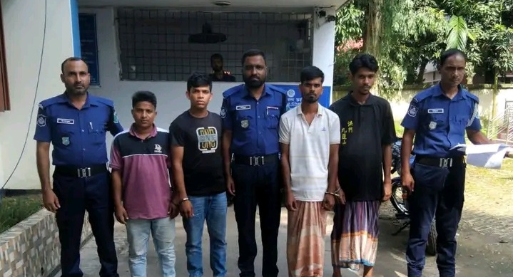 আত্রাইয়ে পুলিশের অভিযানে ৫ জন গ্রেপ্তার