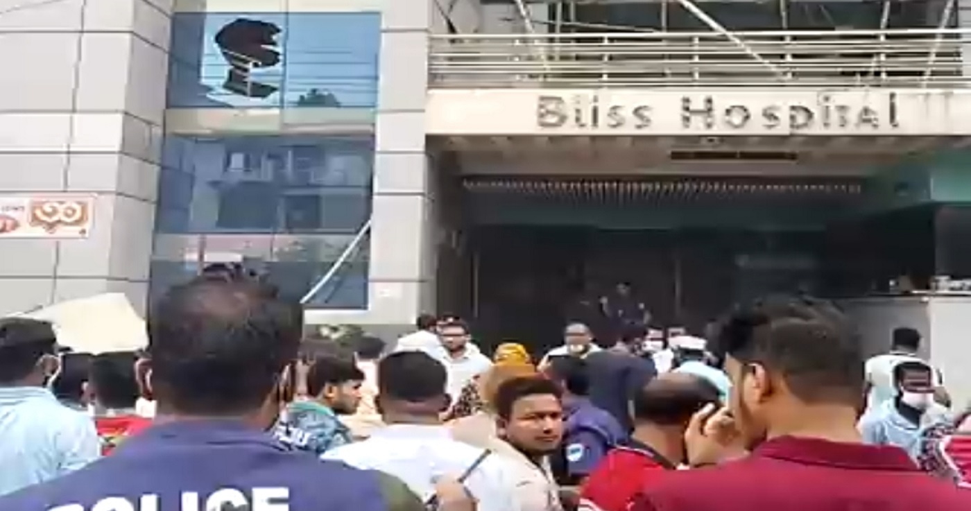 সাতক্ষীরায় ব্লিজ হাসপাতালে আগুন: দেড় ঘণ্টার চেষ্টায় নিয়ন্ত্রণে
