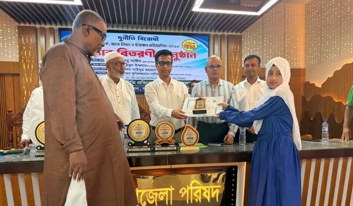 পিরোজপুরে দুর্নীতি বিরোধী প্রতিযোগিতামূলক অনুষ্ঠান ও পুরস্কার বিতরণ অনুষ্ঠিত