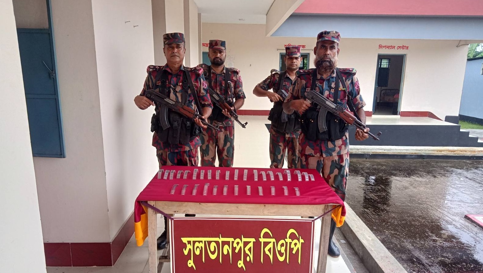 কলারোয়া সীমান্তে ৫ লাখ টাকার চোরাচালানী মালামাল জব্দ