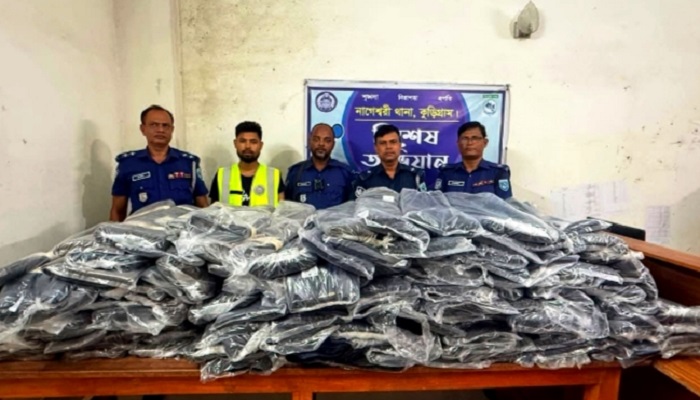 কুড়িগ্রামে ২৫ লাখ টাকার ভারতীয় চোরাই কাপড় জব্দ