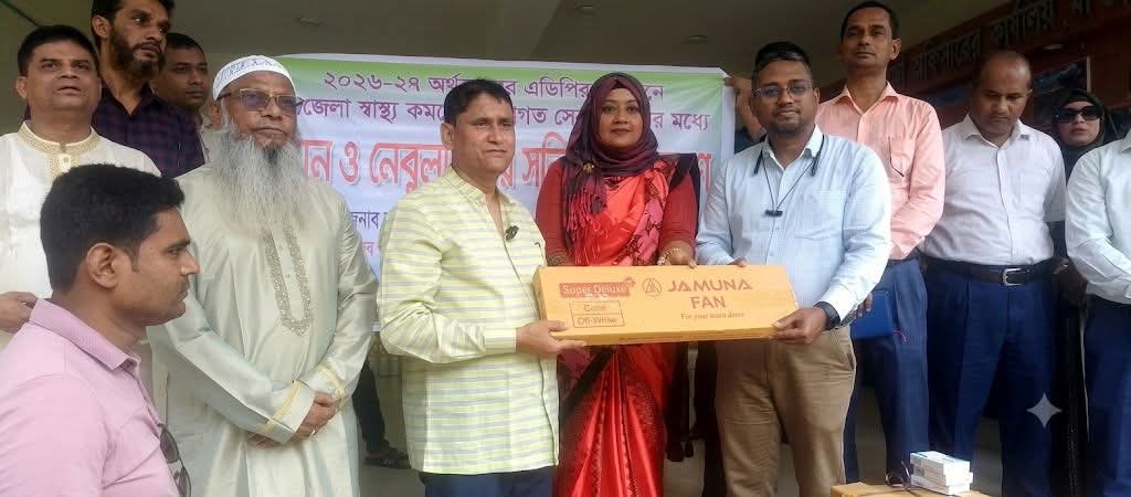 জনবান্ধব স্বাস্থ্যসেবা নিশ্চিতে মান্দায় এমপি ডা. টিপুর সিলিং ফ্যান ও নেবুলাইজার বিতরণ