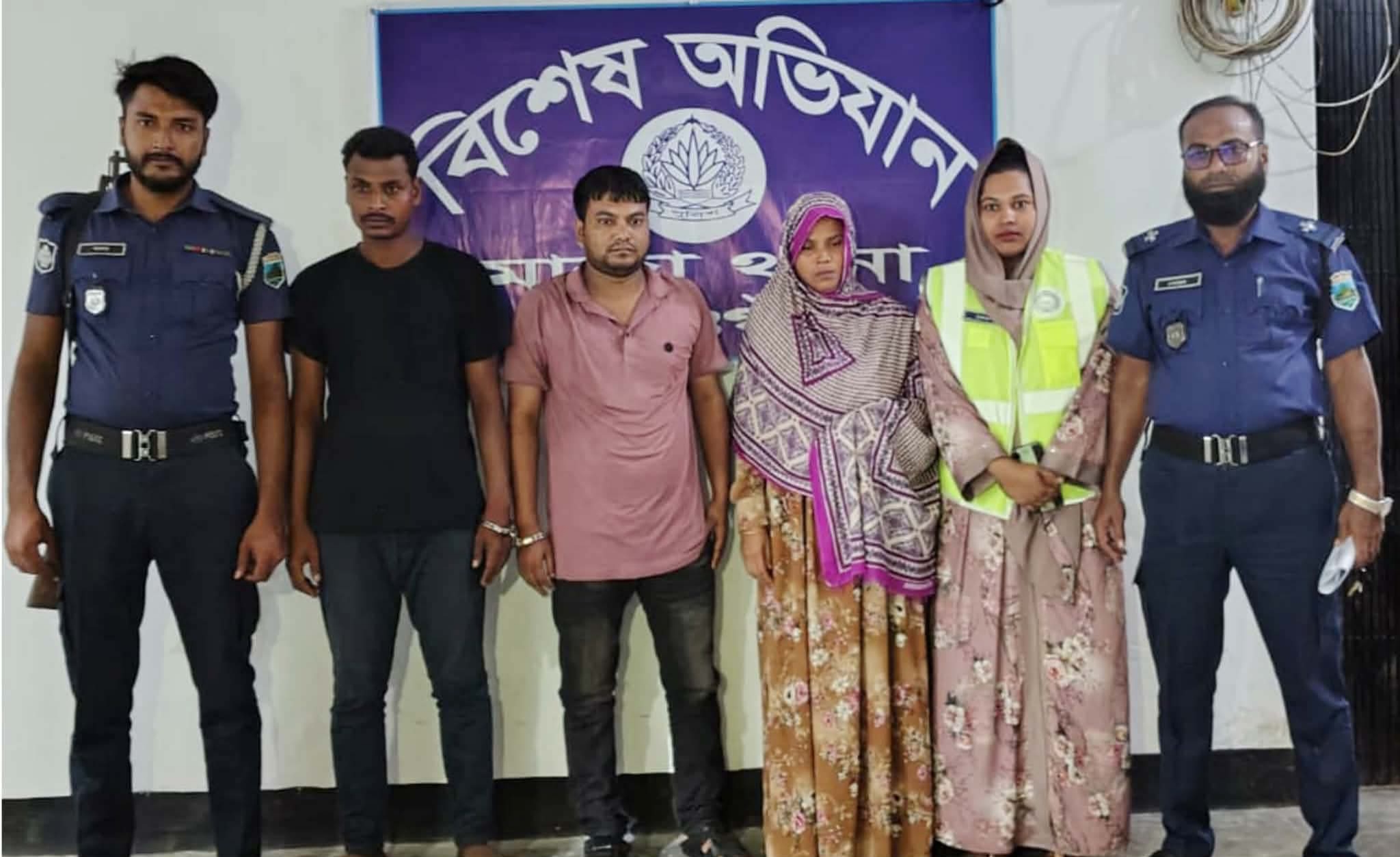 মান্দায় হানিট্র্যাপে ফেলে ‘নগ্ন ভিডিও’ ধারণ, নারীসহ গ্রেপ্তার ৩