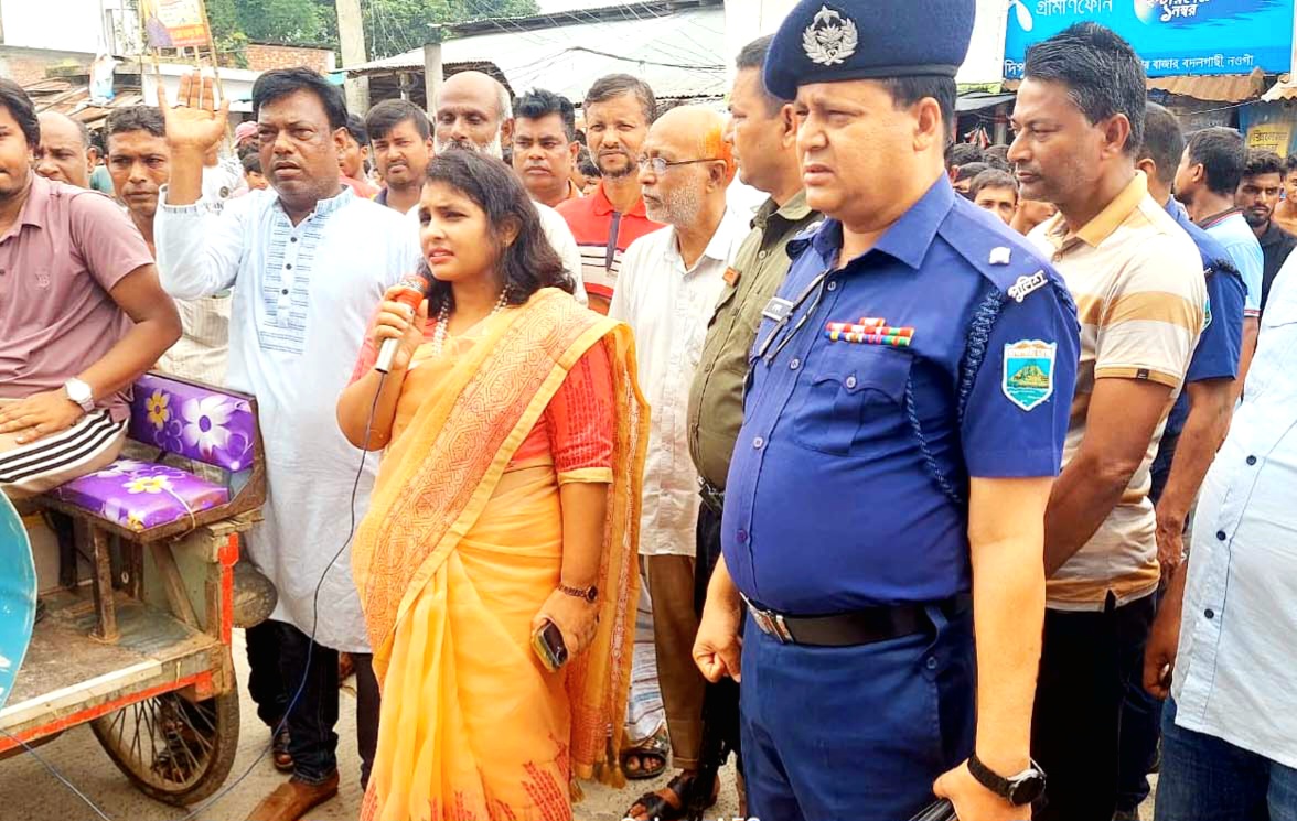 বদলগাছী ছাত্রীকে ধর্ষণ চেষ্টার অভিযোগে স্কুল ভাংচুর ও অগ্নিসংযোগ