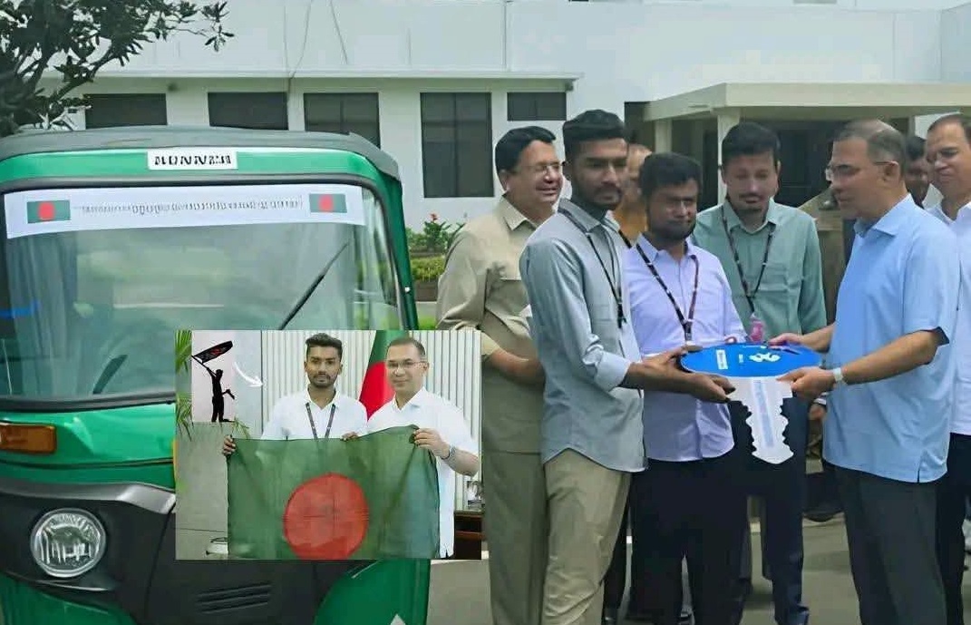 প্রধানমন্ত্রীর কাছ থেকে সিএনজি উপহার পেল গুলিবিদ্ধ আজিজুর
