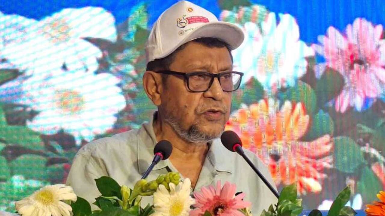 শিশুদের সুস্বাস্থ্যে মায়ের দুধের বিকল্প নেই: স্বাস্থ্যমন্ত্রী