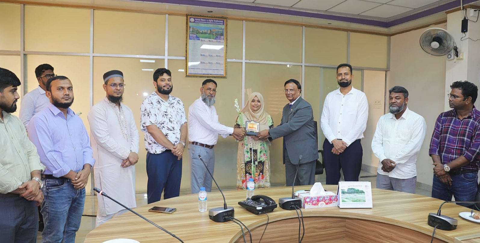 উচ্চশিক্ষার জন্য বিদেশগামী ২৬ সাবেক শিক্ষার্থীকে সংবর্ধনা দিলো যবিপ্রবি