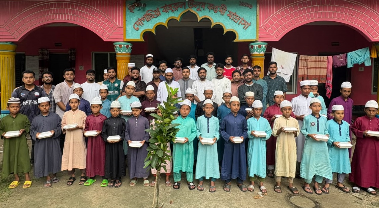 জুলাই গণঅভ্যুত্থান দিবসে যবিপ্রবি ছাত্রদলের উদ্যোগে এতিম শিশুদের মাঝে খাবার বিতরণ ও বৃক্ষরোপণ
