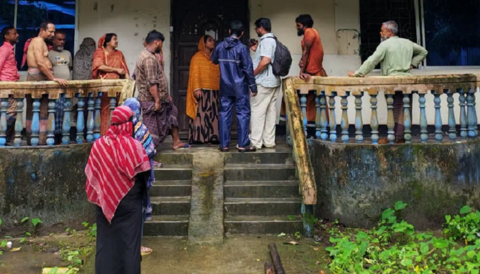 বাউফলে ঋণ দেওয়ার কথা বলে ১৫ লাখের বেশী টাকা নিয়ে উধাও এনজিও