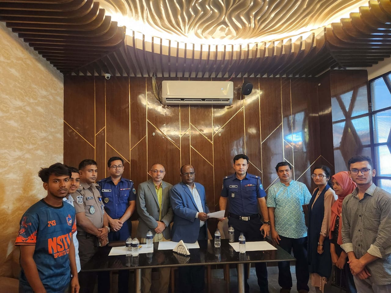 নোবিপ্রবি শিক্ষার্থী হেনস্তার ঘটনায় দুঃখ প্রকাশ পুলিশের