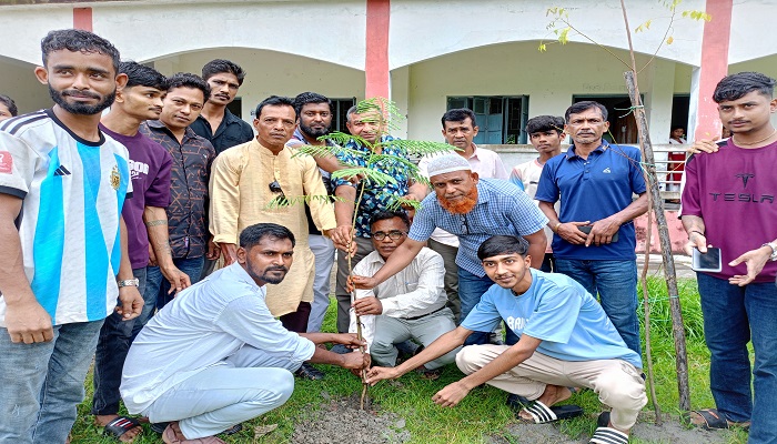 আগৈলঝাড়ায় খালেদা জিয়ার জন্মবার্ষিকী উপলক্ষে ছাত্রদলের বৃক্ষরোপণ কর্মসূচি