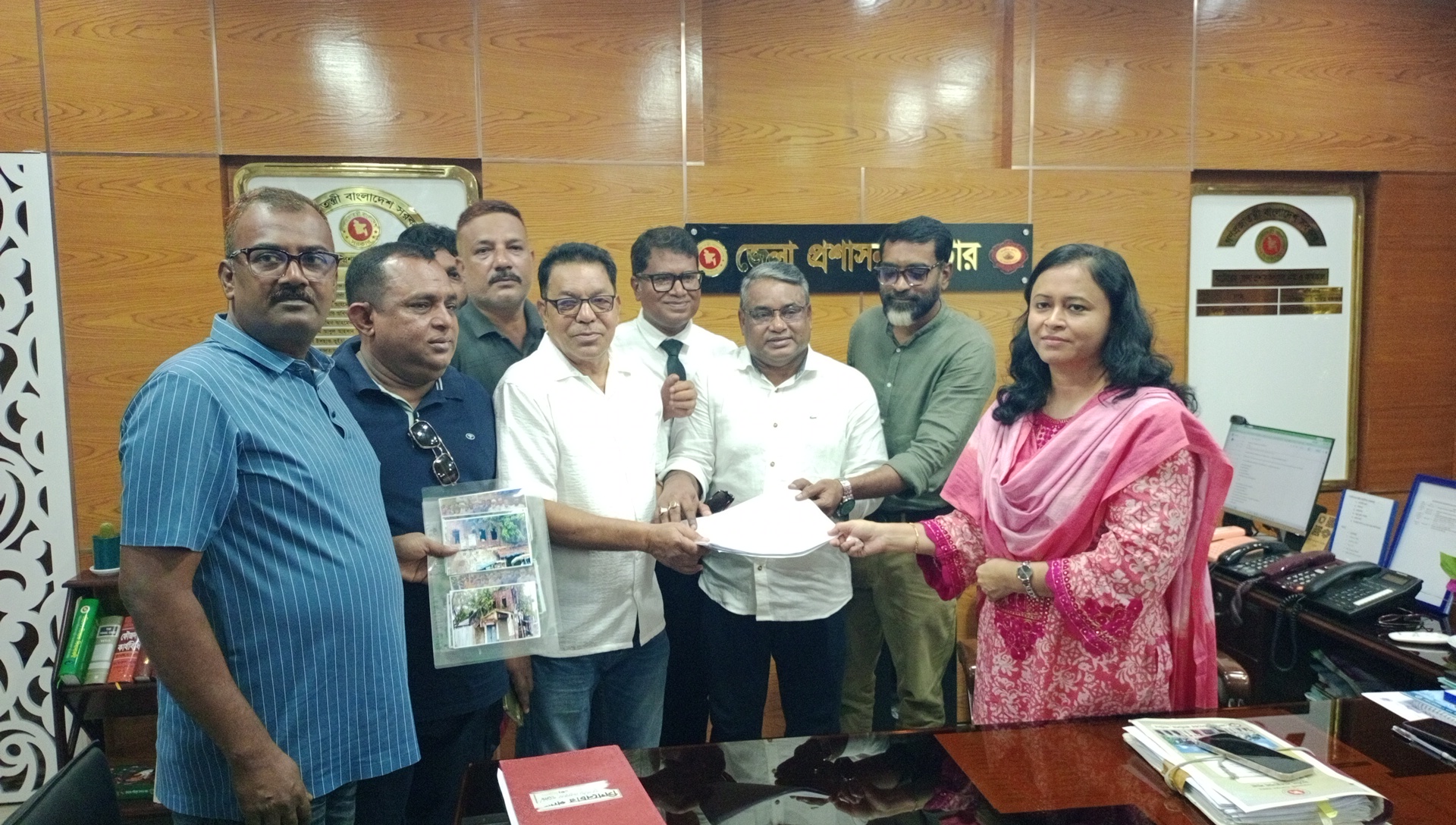 নাটোরে শিশুপার্ক ও গ্রন্থাগারের দাবীত জেলা প্রশাসকের হাতে স্মারকলিপি দেন
