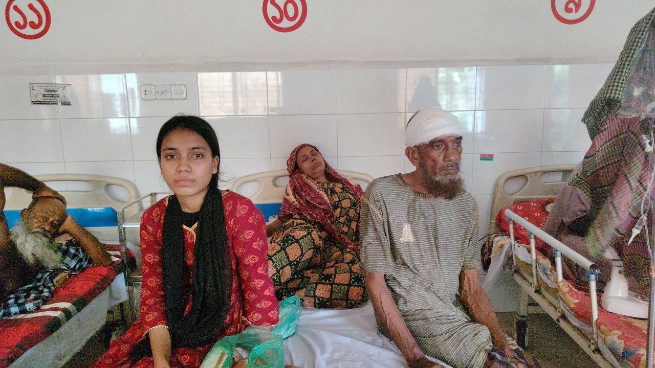 লোহাগড়ায় জমি বিরোধের জেরে ভাতিজার হামলায় চাচা-চাচি-বোন গুরুতর আহত