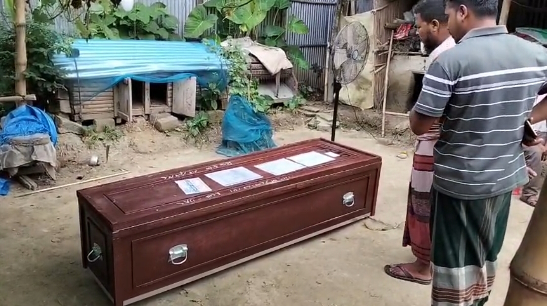 সৌদি আরবে অগ্নিকাণ্ডে নিহত রবিউলের মরদেহ পৌঁছেছে গ্রামের বাড়ি নাটোরে