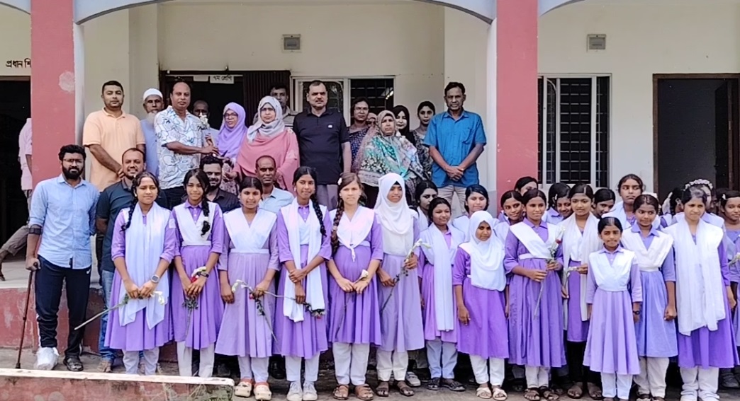 লোহাগড়া বালিকা মাধ্যমিক বিদ্যালয়ের নবগঠিত এডহক কমিটির পরিচিতি সভা অনুষ্ঠিত