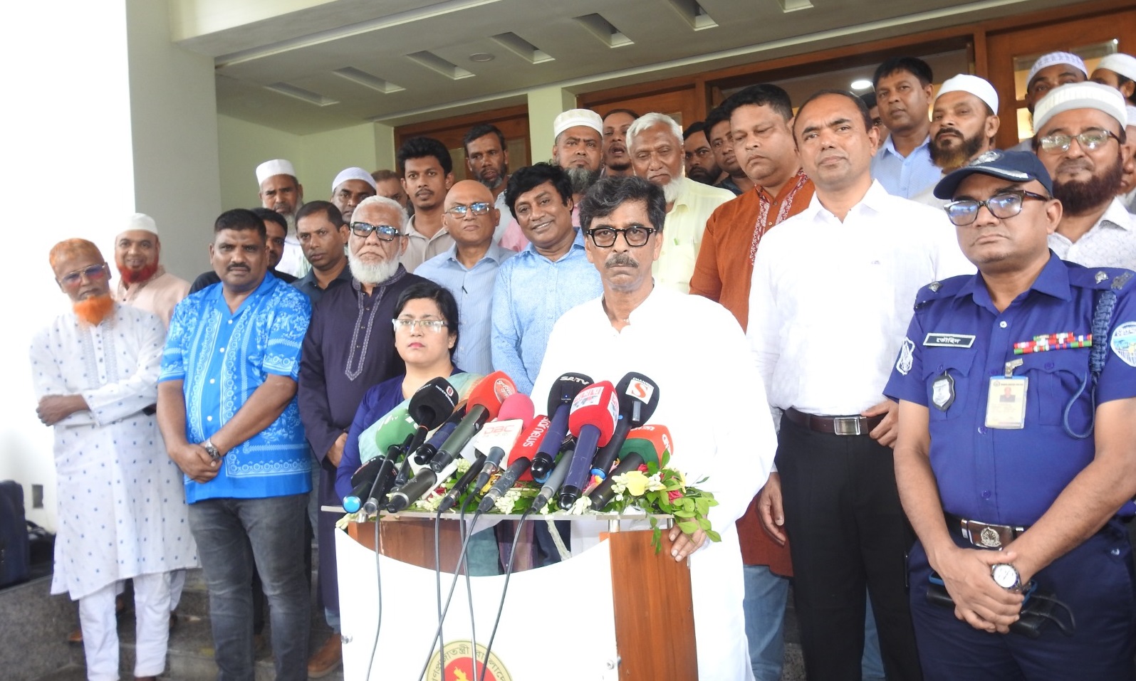 জলবায়ু পরিবর্তনের চ্যালেঞ্জ মোকাবিলায় নতুন ধানের জাত উদ্ভাবনে কাজ করছে সরকার: কৃষিমন্ত্রী