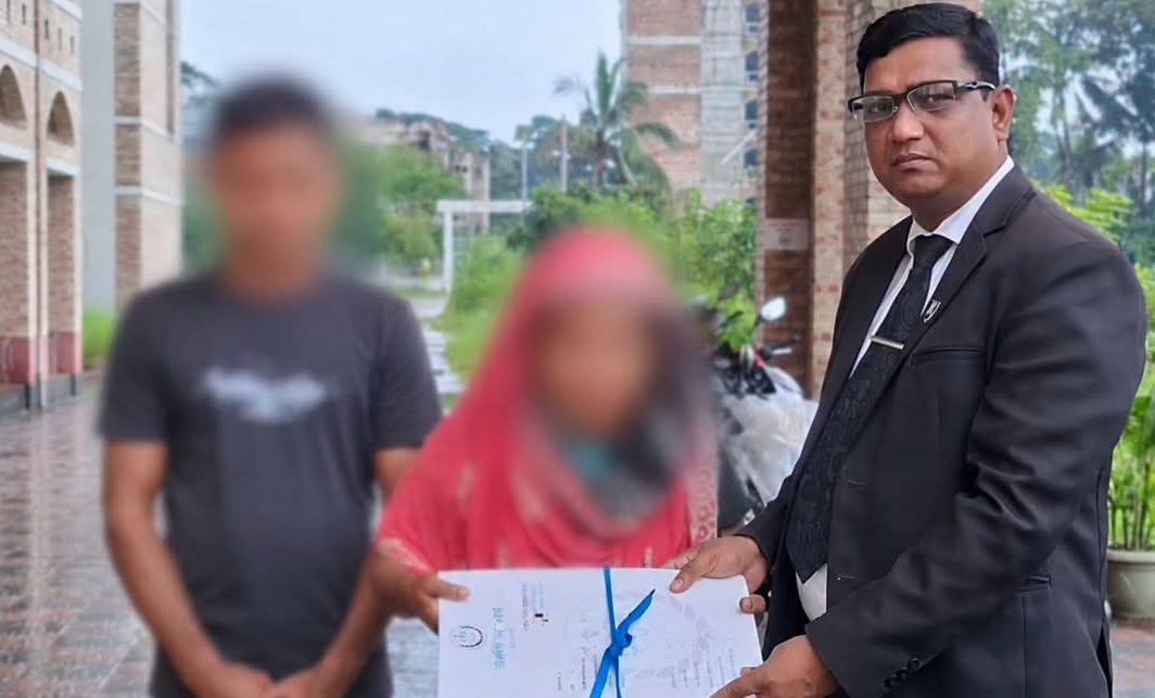 ঝালকাঠিতে দৃষ্টি প্রতিবন্ধী বৃদ্ধার ন্যায়বিচারে বিনা পারিশ্রমিকে লড়বেন আইনজীবী ফয়সাল খান