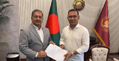 প্রধানমন্ত্রীর হাতে যোগদানপত্র দাখিল করলেন জহির উদ্দিন স্বপন