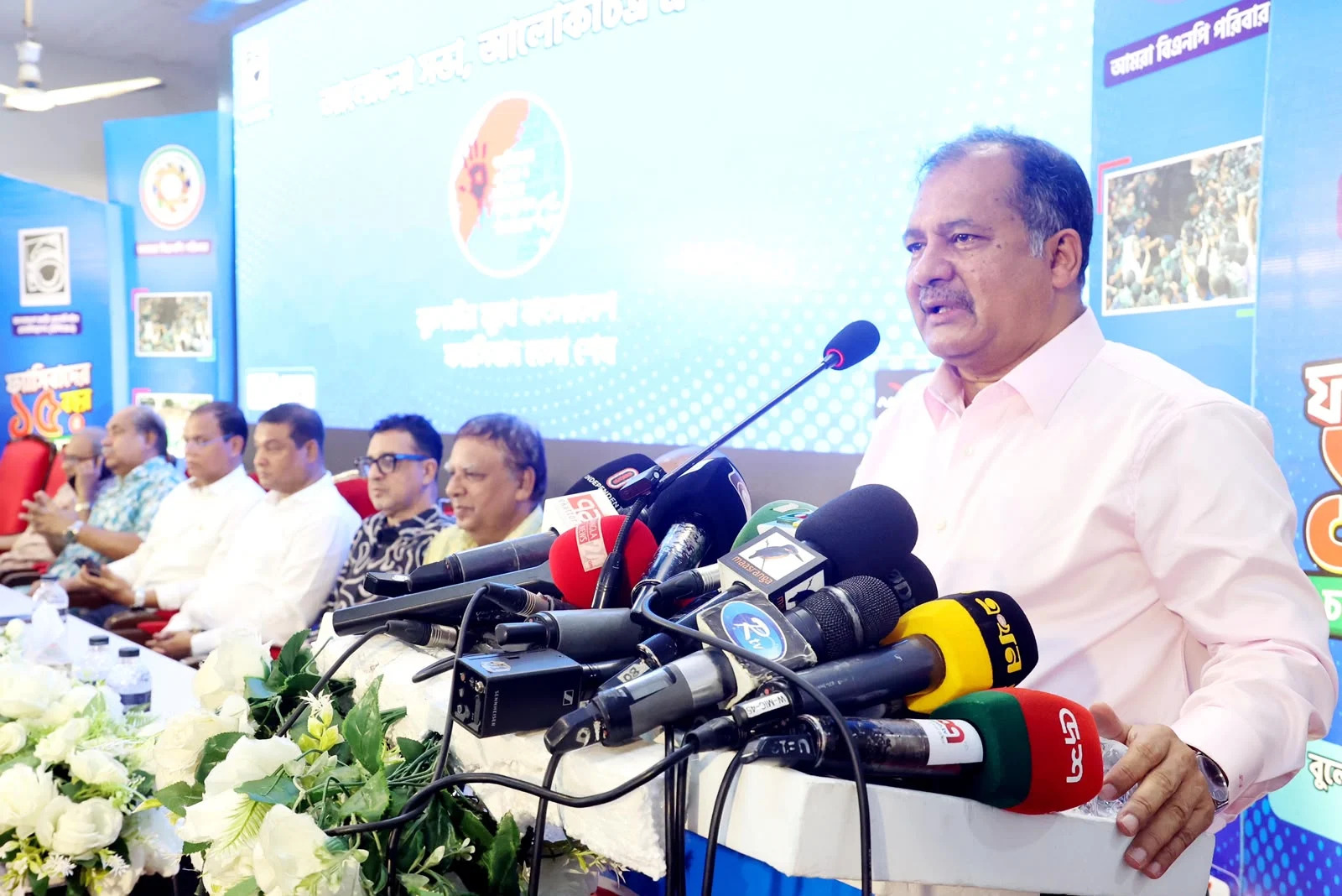 চক্রান্ত না করে দেশ গড়ার কাজে আত্মনিয়োগ করুন : তথ্যমন্ত্রী