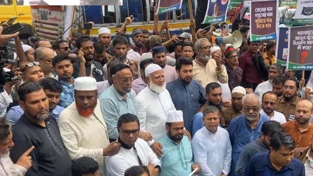 সচিবালয় ঘেরাও করতে গিয়ে পুলিশের বাধার মুখে ১১ দলীয় ঐক্য