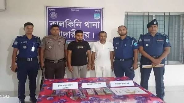 মাদারীপুরের কালকিনিতে চুরি হওয়া স্বর্ণালঙ্কার উদ্ধার, গ্রেপ্তার ২