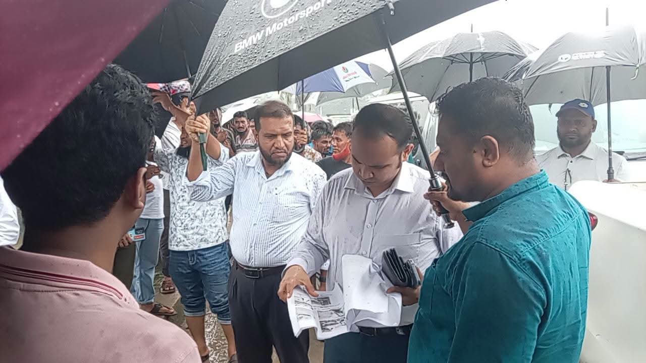 কয়েক দফা সংবাদ প্রকাশের পর অবশেষে প্রশাসনের নজরে মজু চৌধুরীর ঘাটের অবৈধ বালু ব্যবসা