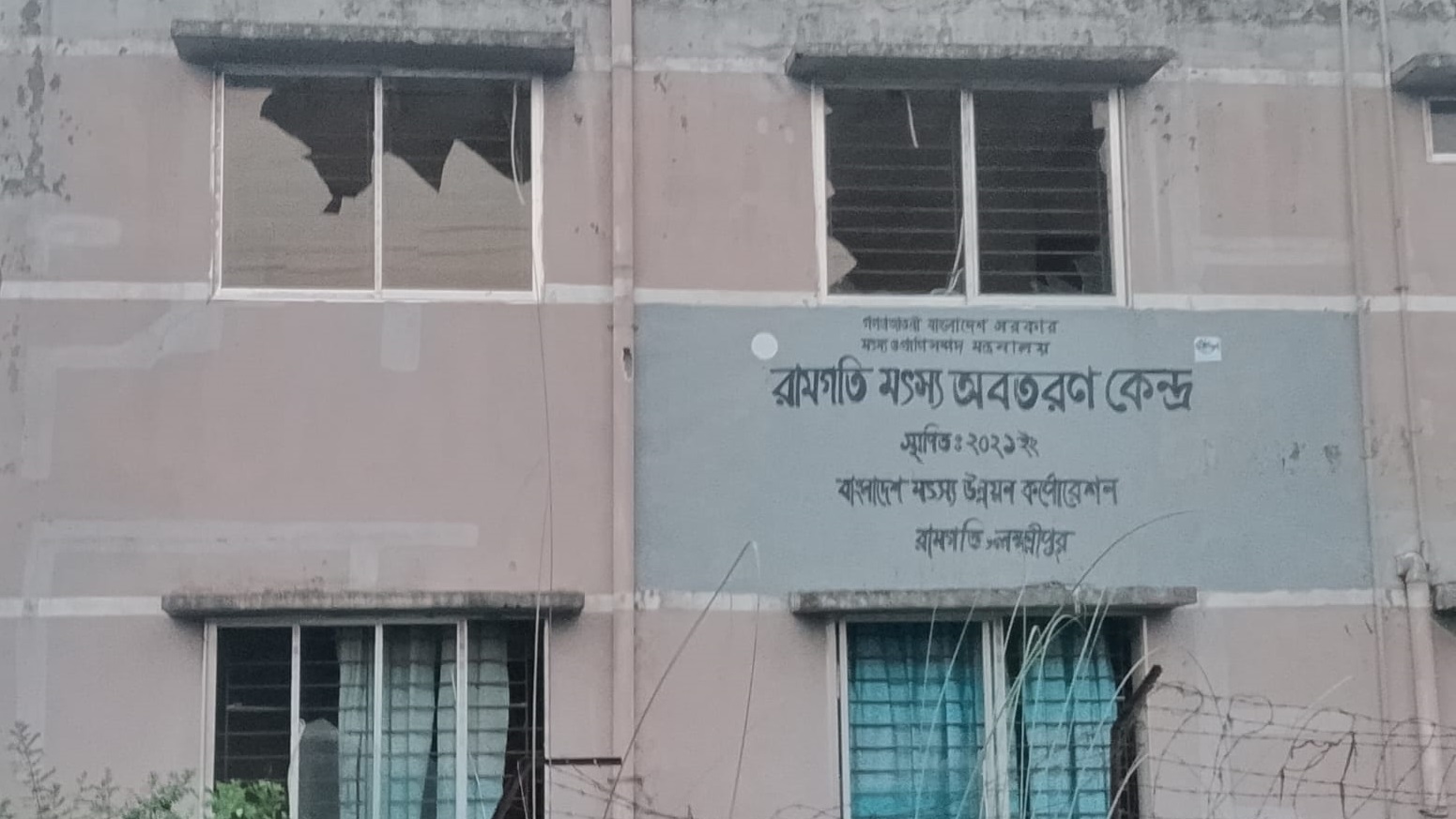 রামগতির মৎস্য অবতরণ কেন্দ্রে নেই জেলে-ক্রেতা, অচল পড়ে আছে কোটি টাকার স্থাপনা