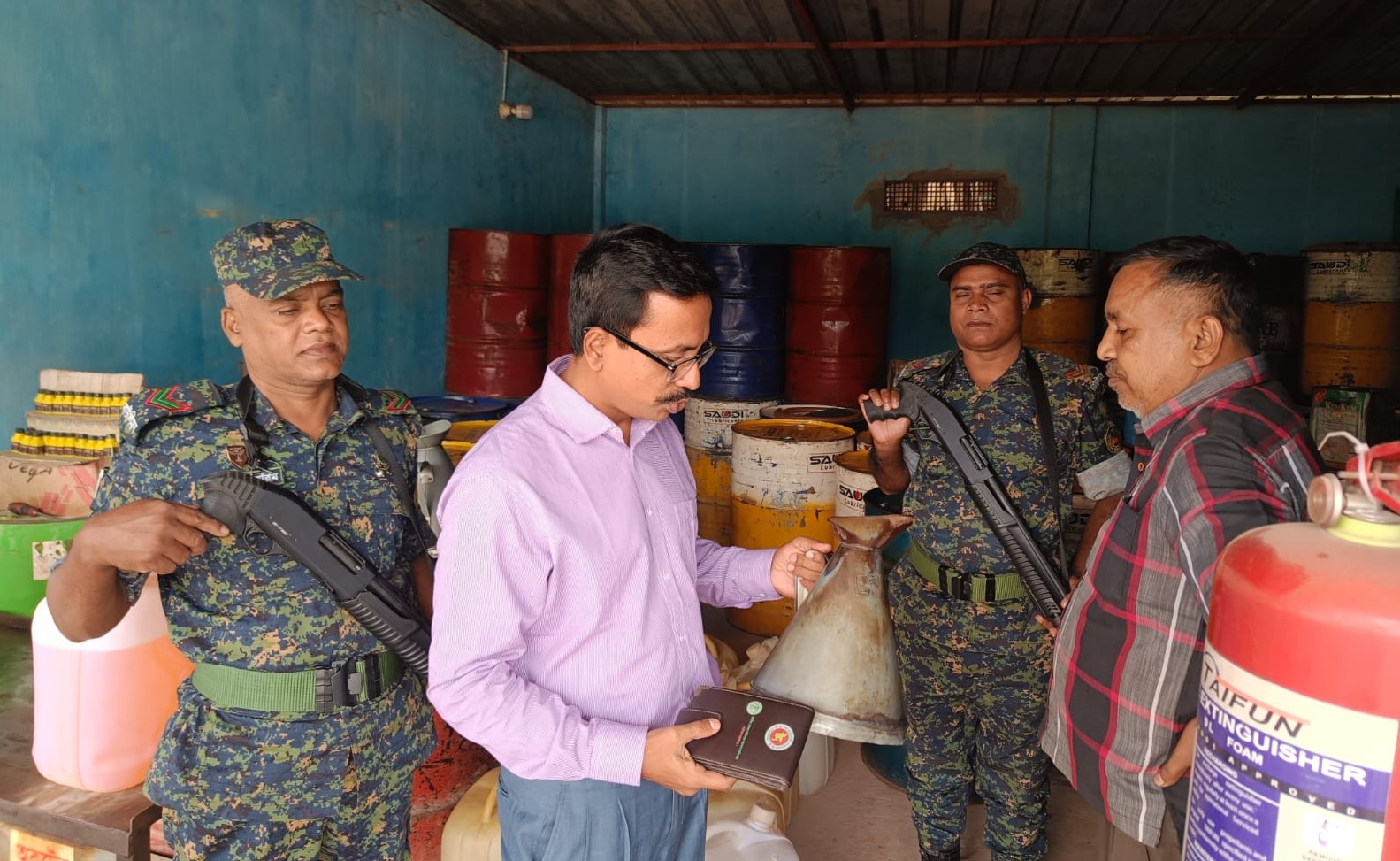 ব্রাহ্মণবাড়িয়ায় লিটারে ২০০ মিলি তেল কম: ফিলিং স্টেশনকে ১ লাখ টাকা জরিমানা